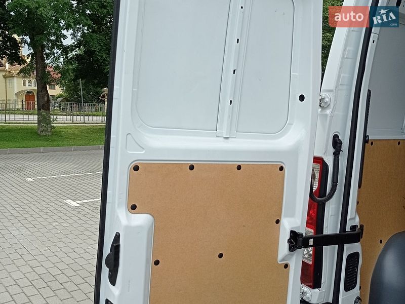 Вантажний фургон Renault Master 2018 в Івано-Франківську
