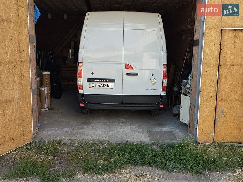Вантажний фургон Renault Master 2013 в Полтаві