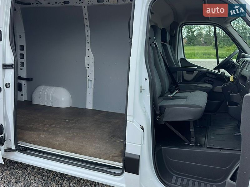 Вантажний фургон Renault Master 2019 в Львові