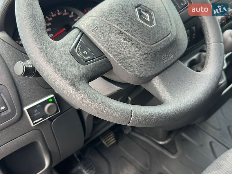 Вантажний фургон Renault Master 2019 в Львові