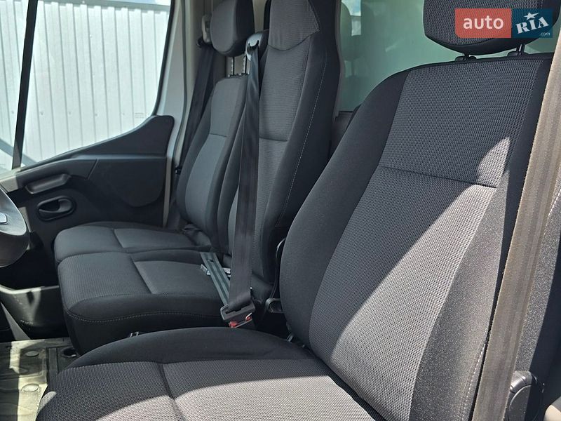 Вантажний фургон Renault Master 2022 в Гусятині
