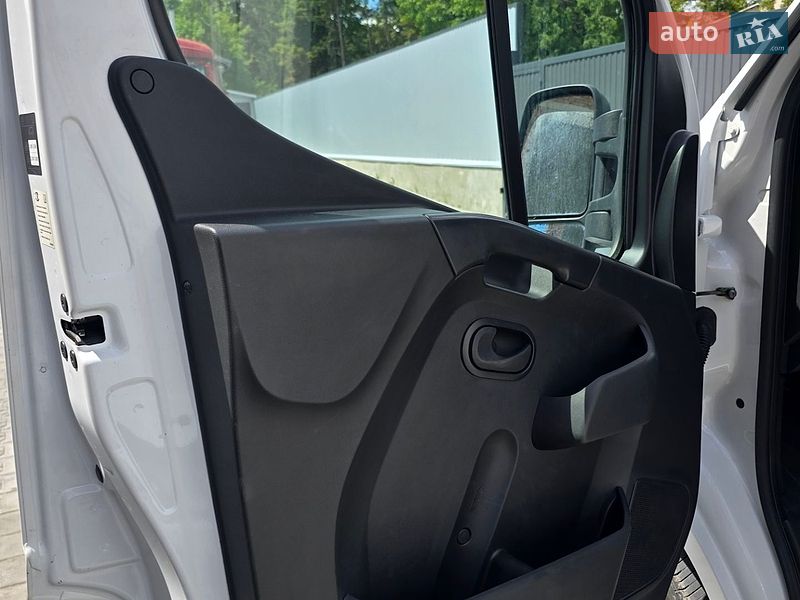 Вантажний фургон Renault Master 2022 в Гусятині