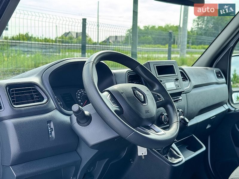 Вантажний фургон Renault Master 2022 в Рівному