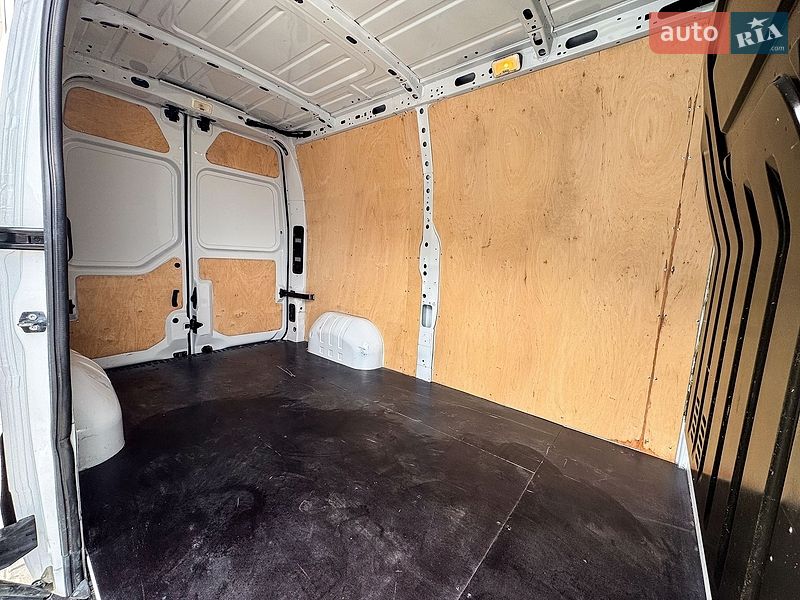 Вантажний фургон Renault Master 2022 в Рівному
