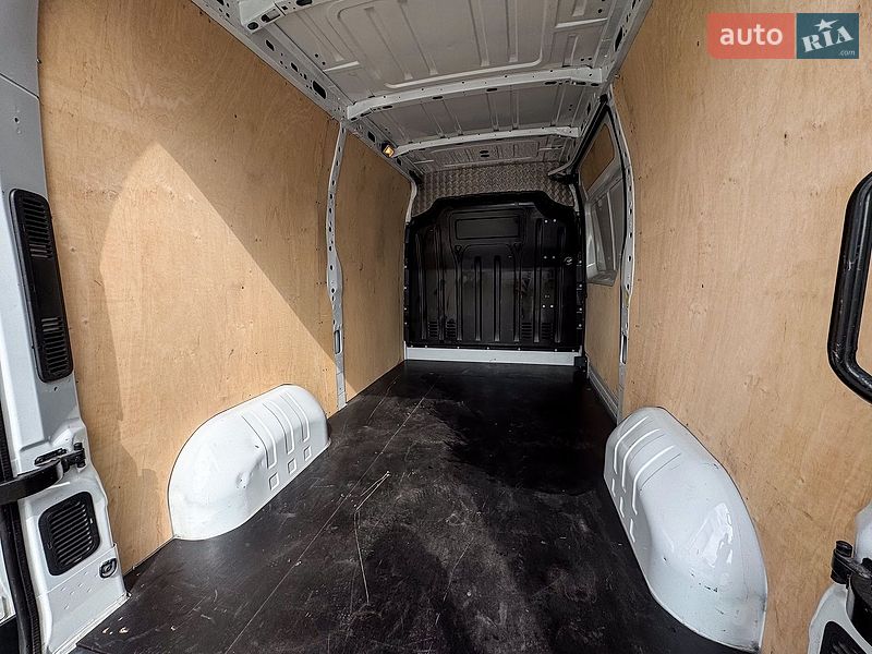 Вантажний фургон Renault Master 2022 в Рівному