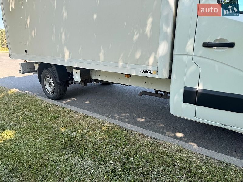 Вантажний фургон Renault Master 2015 в Львові