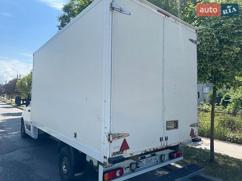 Вантажний фургон Renault Master 2015 в Львові