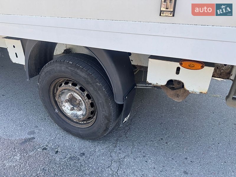 Вантажний фургон Renault Master 2015 в Львові