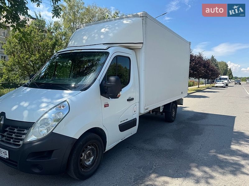 Вантажний фургон Renault Master 2015 в Львові