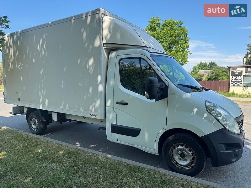 Вантажний фургон Renault Master 2015 в Львові