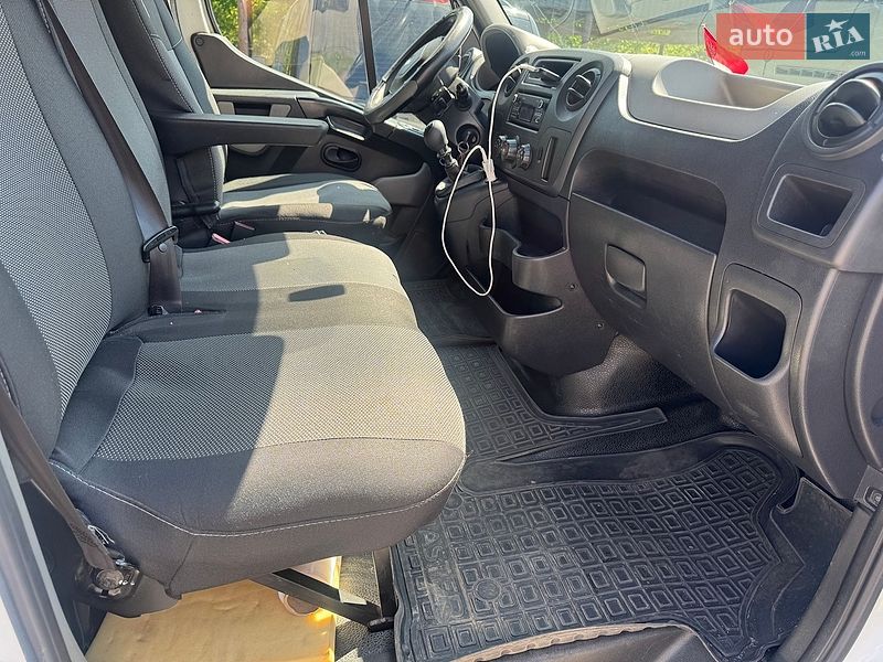 Грузовой фургон Renault Master 2015 в Львове