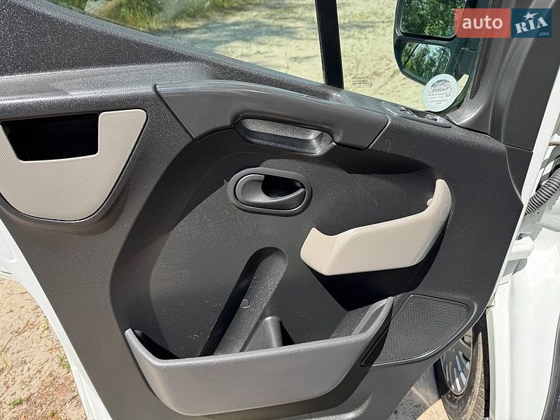 Грузовой фургон Renault Master 2015 в Полтаве