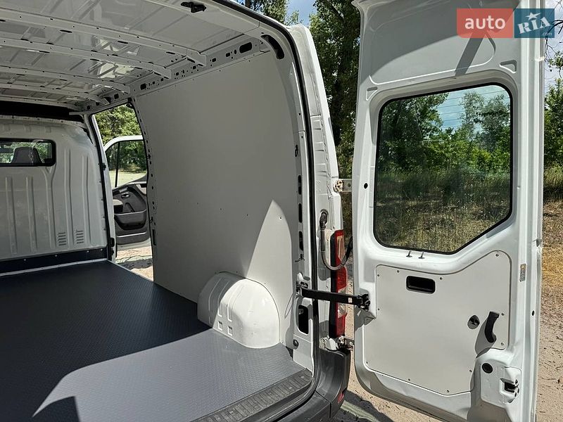 Грузовой фургон Renault Master 2015 в Полтаве