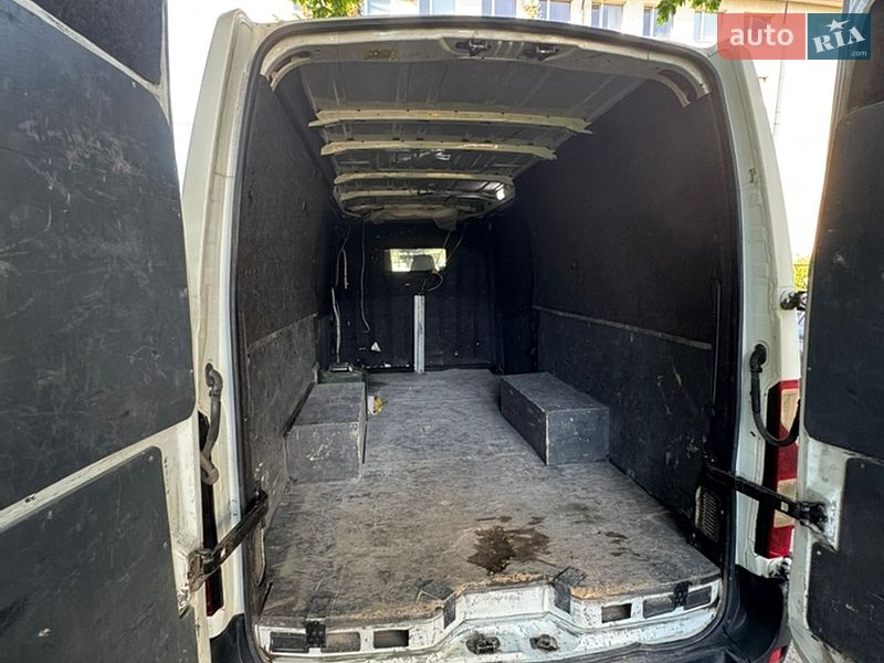 Грузовой фургон Renault Master 2013 в Львове