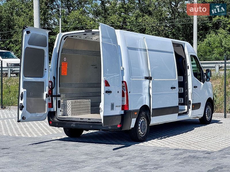 Вантажний фургон Renault Master 2022 в Рівному
