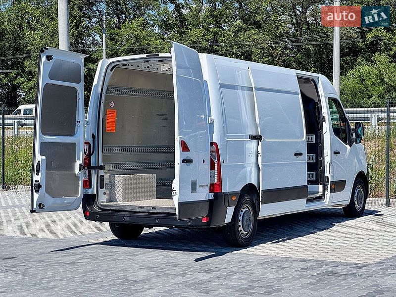Вантажний фургон Renault Master 2022 в Рівному