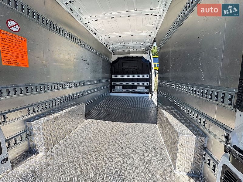 Вантажний фургон Renault Master 2022 в Рівному