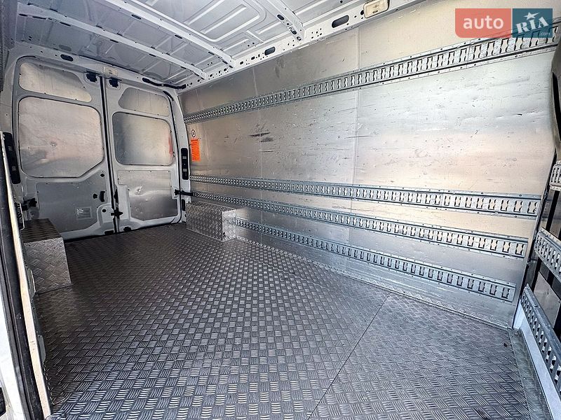 Вантажний фургон Renault Master 2022 в Рівному