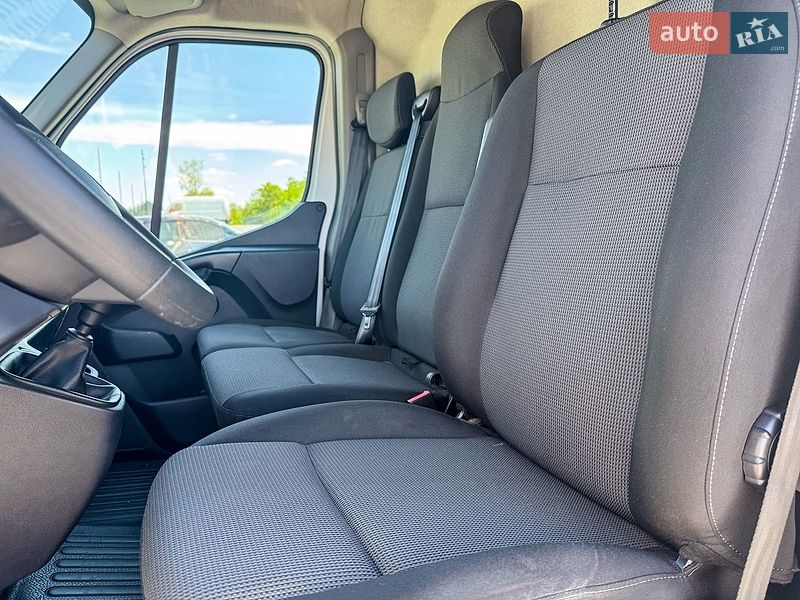 Вантажний фургон Renault Master 2022 в Рівному