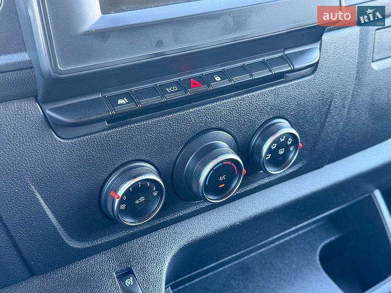 Вантажний фургон Renault Master 2022 в Рівному