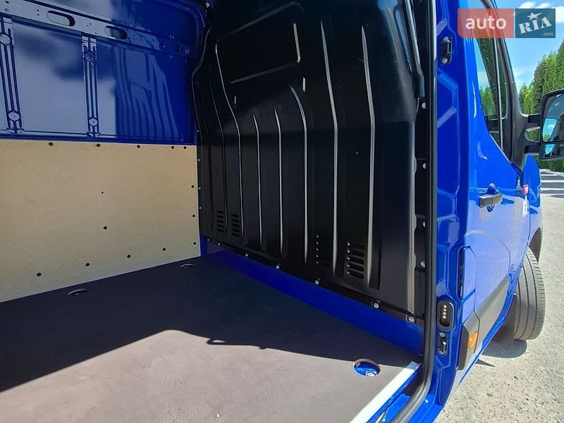 Грузовой фургон Renault Master 2022 в Дубно