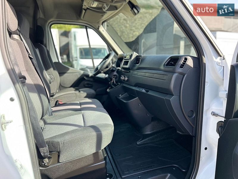 Грузовой фургон Renault Master 2022 в Хусте