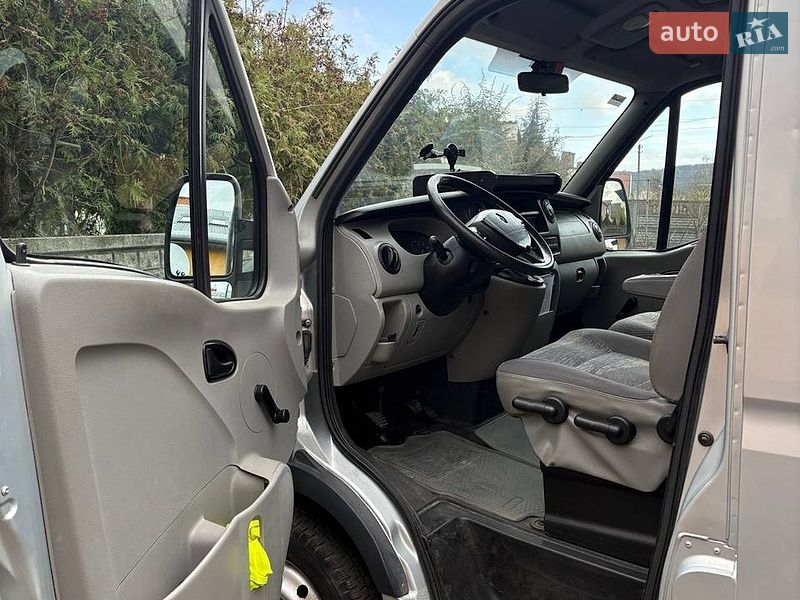 Грузовой фургон Renault Master 2006 в Рава-Русской