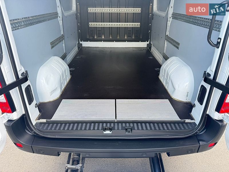 Грузовой фургон Renault Master 2022 в Луцке