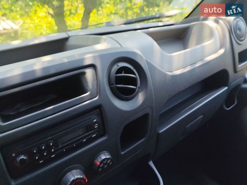Грузовой фургон Renault Master 2013 в Золочеве