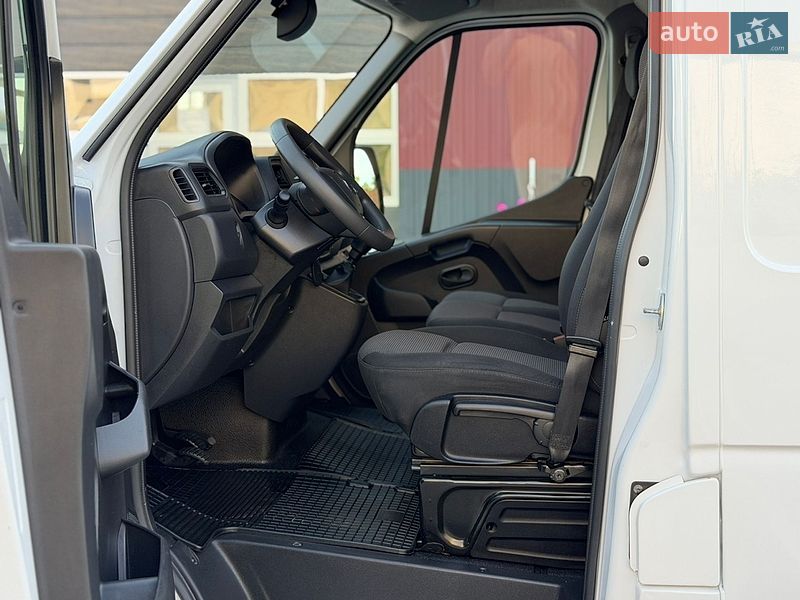 Грузовой фургон Renault Master 2023 в Дубно
