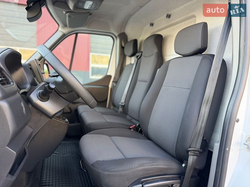 Грузовой фургон Renault Master 2023 в Дубно