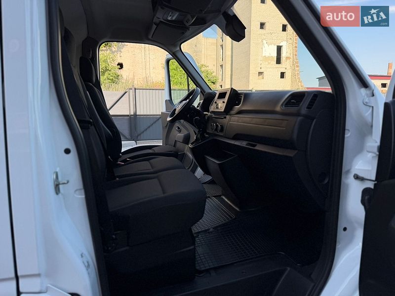 Грузовой фургон Renault Master 2023 в Дубно