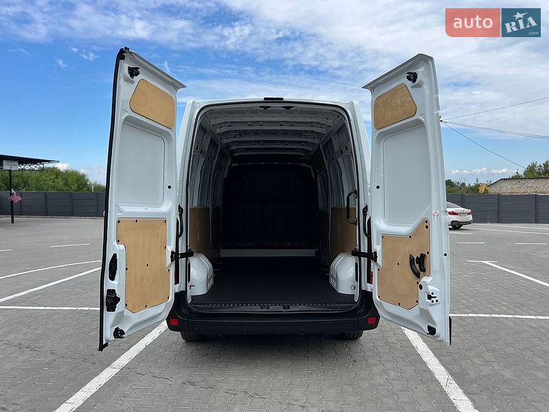 Грузовой фургон Renault Master 2023 в Дубно