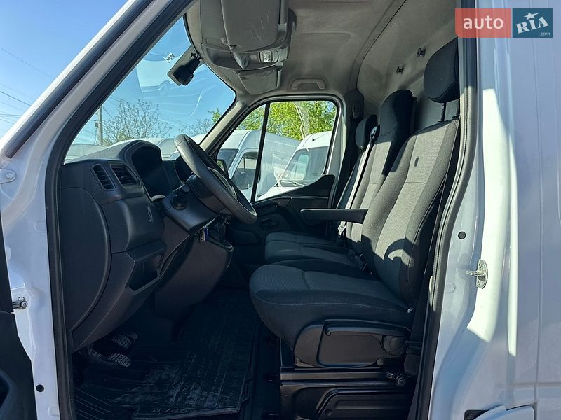 Вантажний фургон Renault Master 2020 в Рівному