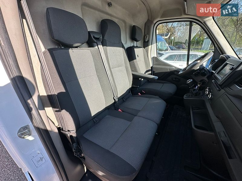 Вантажний фургон Renault Master 2020 в Рівному