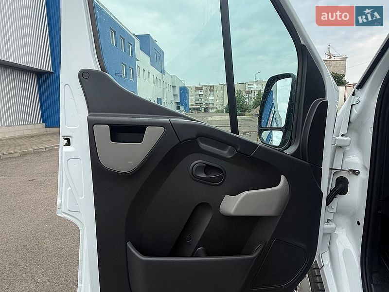Вантажопасажирський фургон Renault Master 2017 в Ковелі
