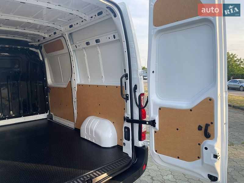 Вантажний фургон Renault Master 2023 в Дубні
