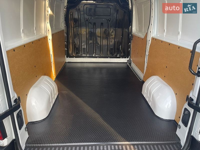 Вантажний фургон Renault Master 2023 в Дубні