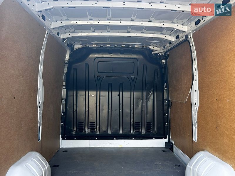 Вантажний фургон Renault Master 2022 в Долині
