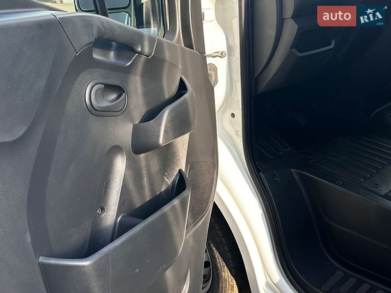 Вантажний фургон Renault Master 2022 в Долині