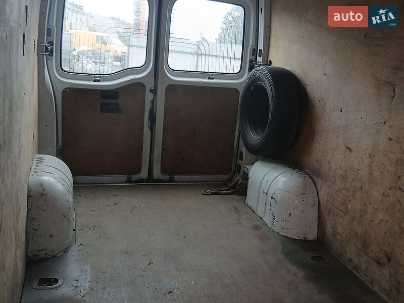 Вантажний фургон Renault Master 2010 в Маневичах