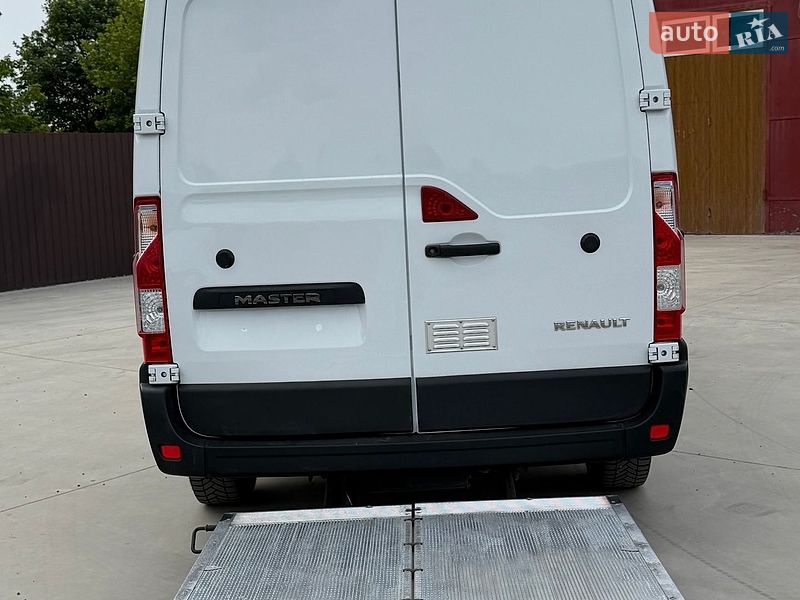 Грузовой фургон Renault Master 2021 в Млинове