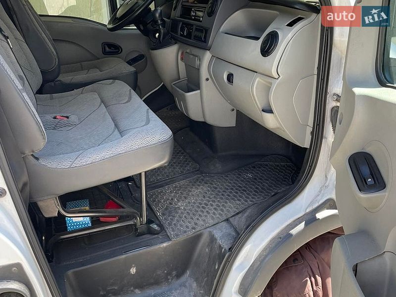 Грузовой фургон Renault Master 2008 в Львове
