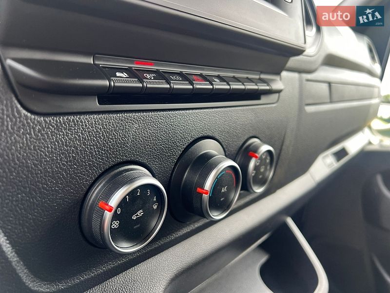 Вантажний фургон Renault Master 2020 в Луцьку
