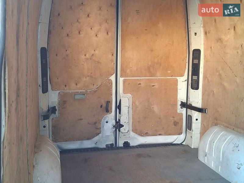 Вантажний фургон Renault Master 2012 в Кам'янець-Подільському