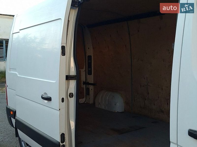 Вантажний фургон Renault Master 2012 в Кам'янець-Подільському