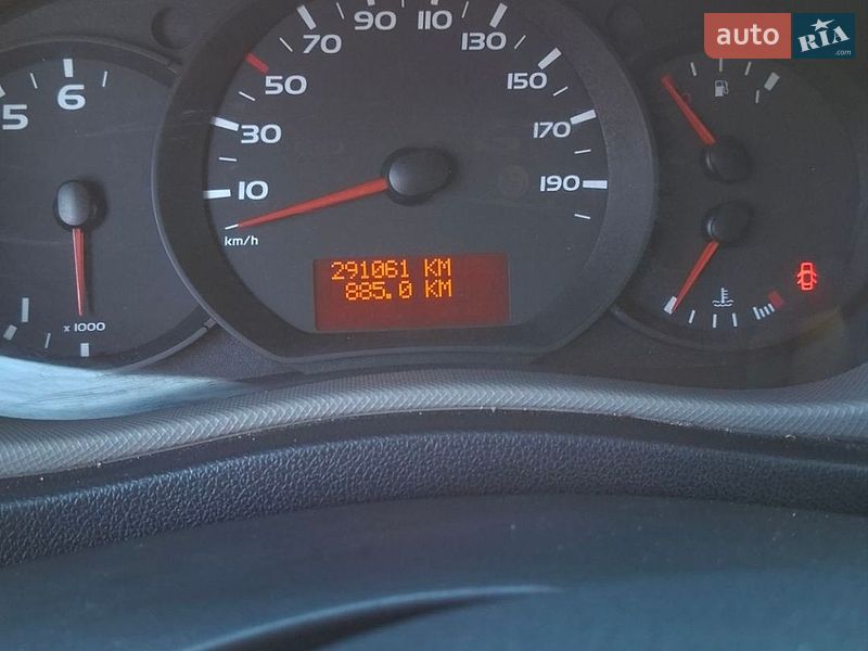 Вантажний фургон Renault Master 2012 в Кам'янець-Подільському