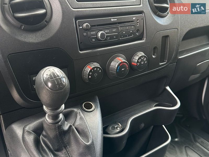 Грузовой фургон Renault Master 2015 в Ровно