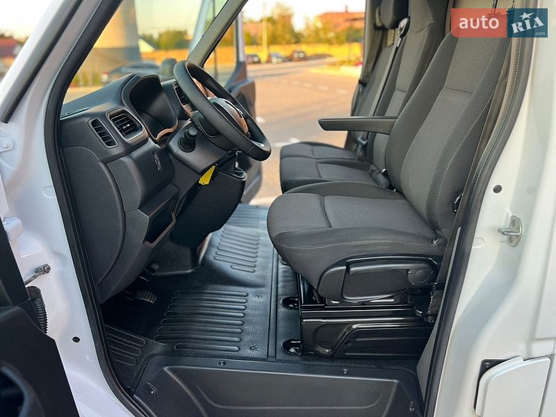 Вантажний фургон Renault Master 2022 в Дубні