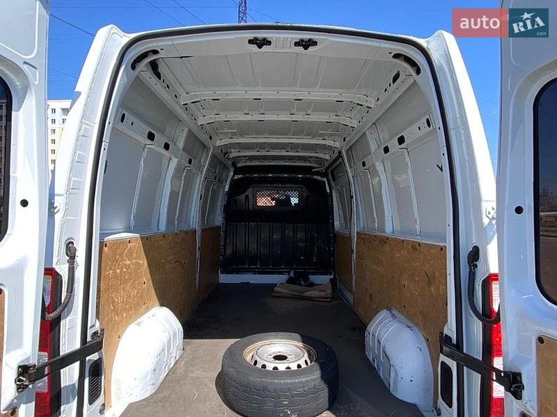 Вантажний фургон Renault Master 2019 в Ірпені